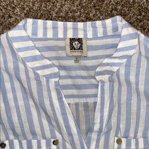 Blue and White Striped Sleeveless Top - Picture 7 of 8